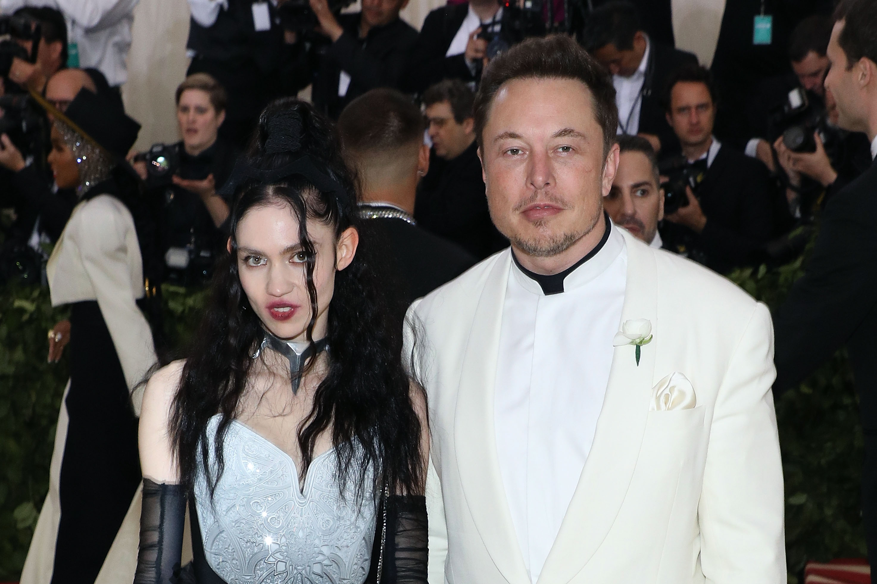 Singer Grimes, Elon Musk’s Girlfriend, Says She’s ‘Knocked Up’