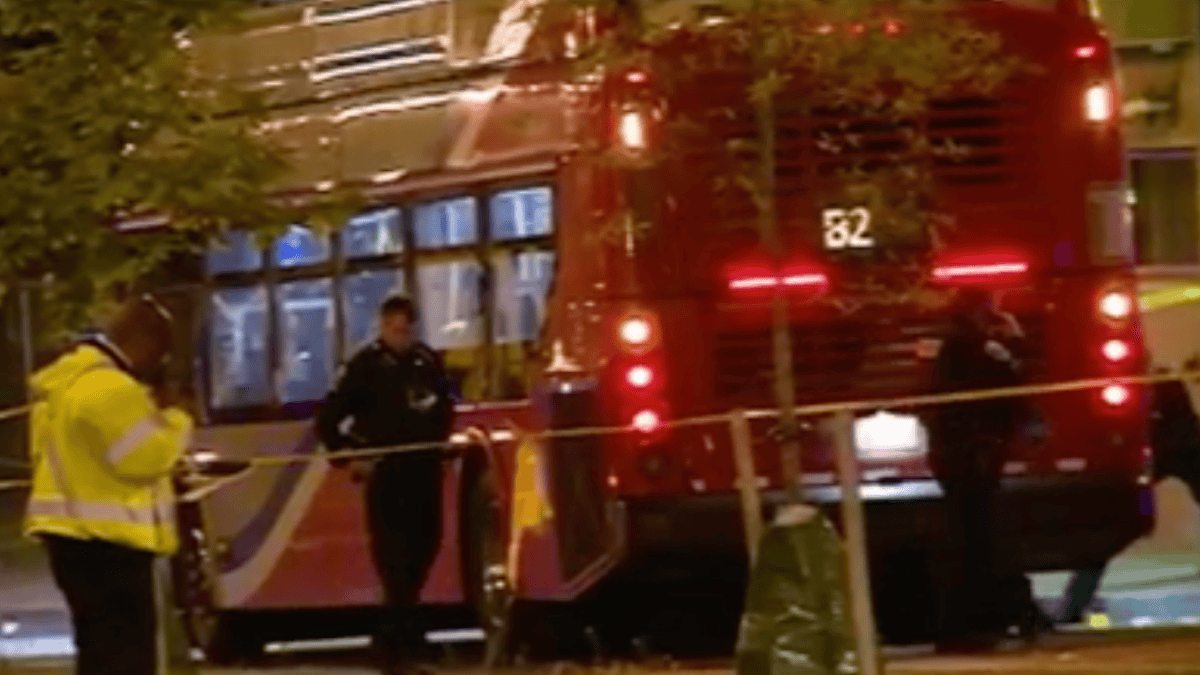 DC Officer Injured After Being Hit by Bus in Northeast DC – NBC4 Washington
