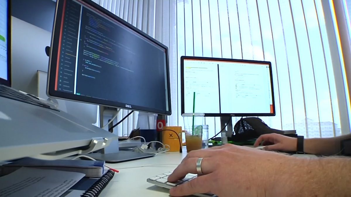 Working From Home Can Lead to Hidden Health Risks - Vimarsana News