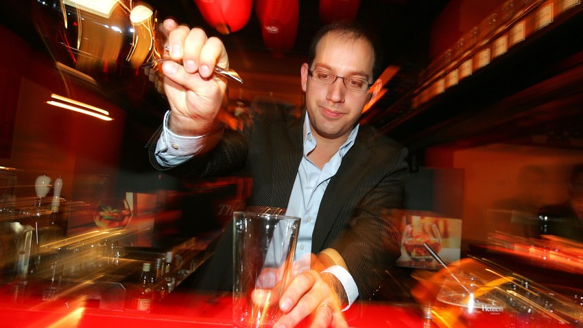 56005693YCX019_Bartender