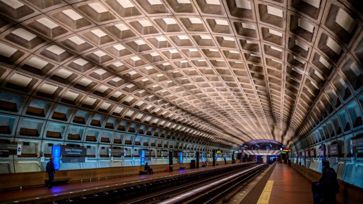 Riders get stuck on disabled Red Line train at Cleveland Park
