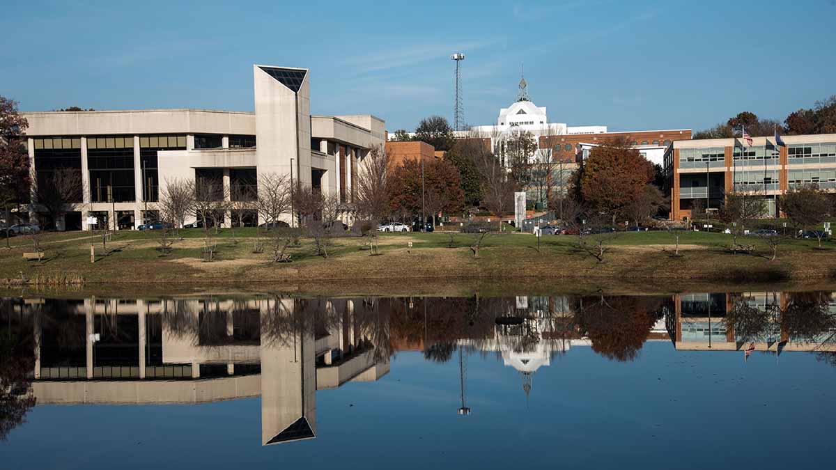 Virginia Governor Announces Plans to Refinance College Bonds