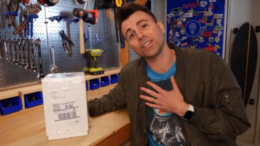 glitterbomb105633133-1545099729214markrober