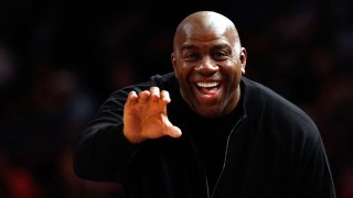 magic-johnson-smile-wave-1