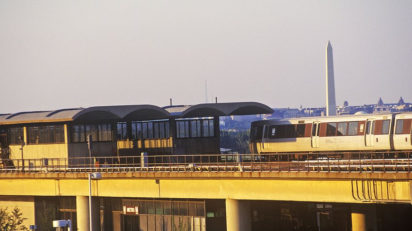 metro-natl-airport-shutterstock_143063350