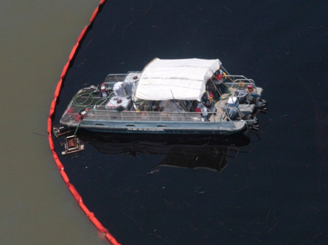 oil spill berms-640