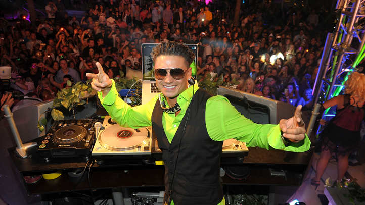 121241789DT028_DJ_Pauly_D_S