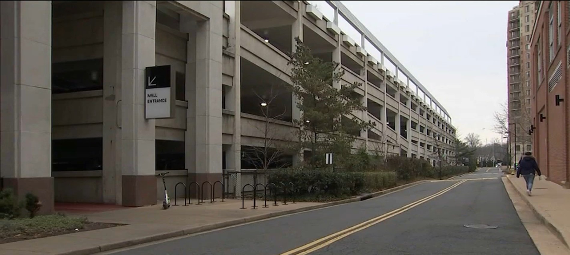 Armed Robberies Leave Pentagon City Mall Shoppers on Edge