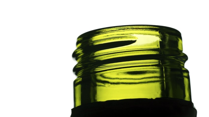 screw top wine bottle