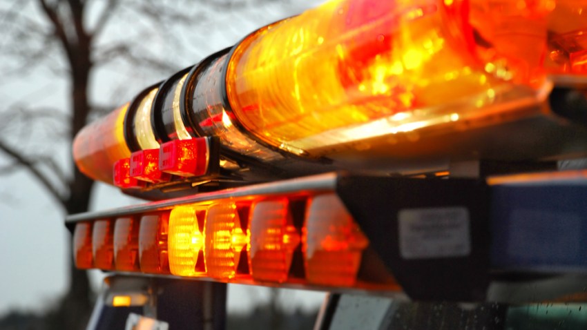 towtruck-lights-day-winter-shutterstock_173972742