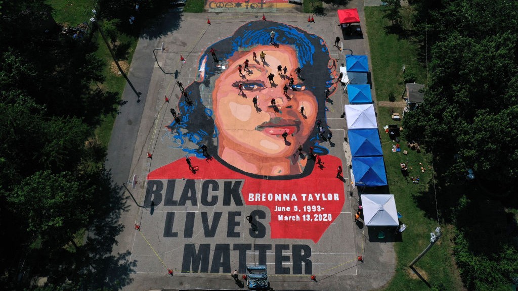 Breonna Taylor S Family Helps Dedicate Mural In Annapolis Nbc4 Washington