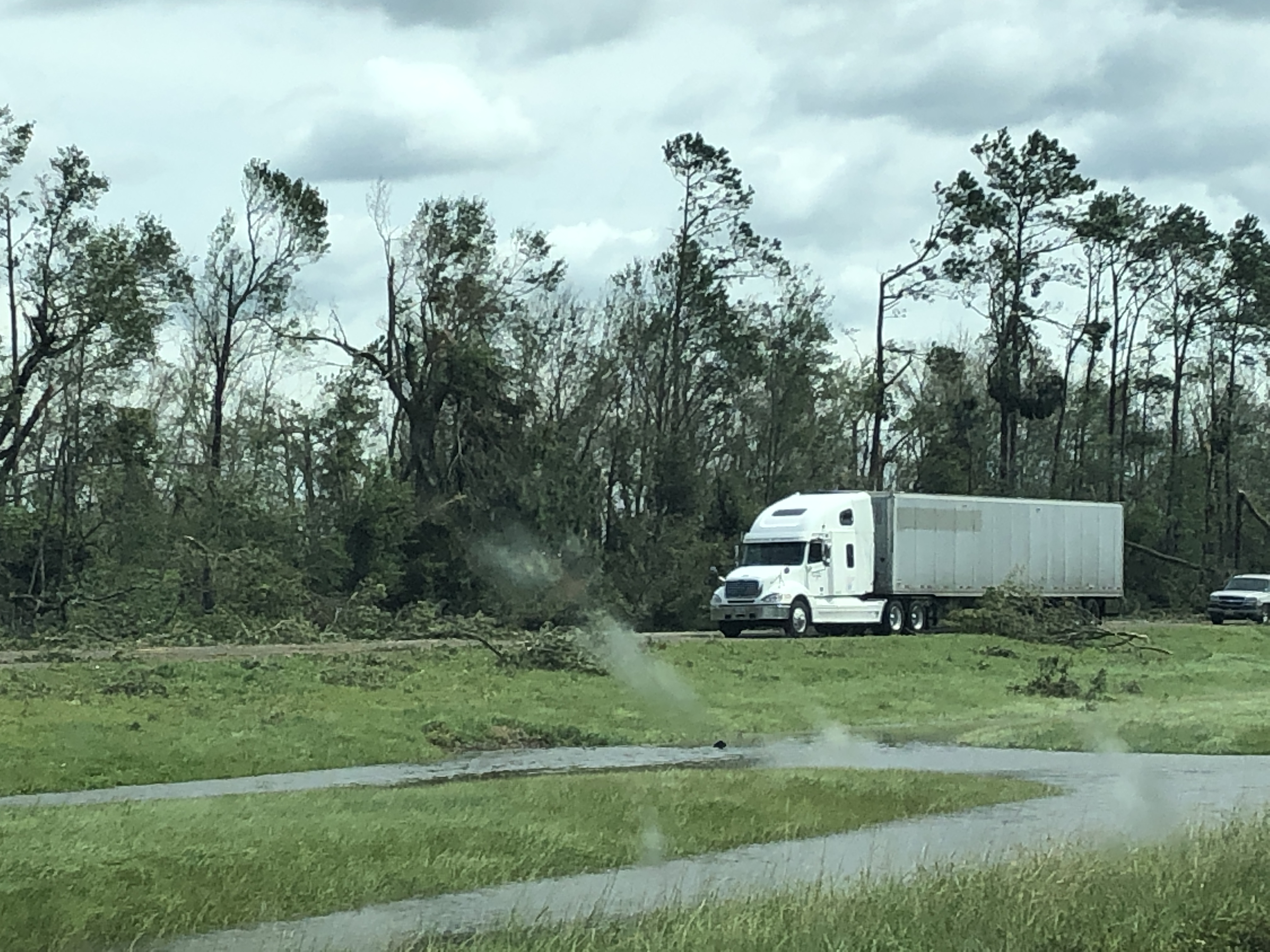 Just 20 mins outside Lake Charles, La and overturned 18 and downed tree blocking part of I-10.