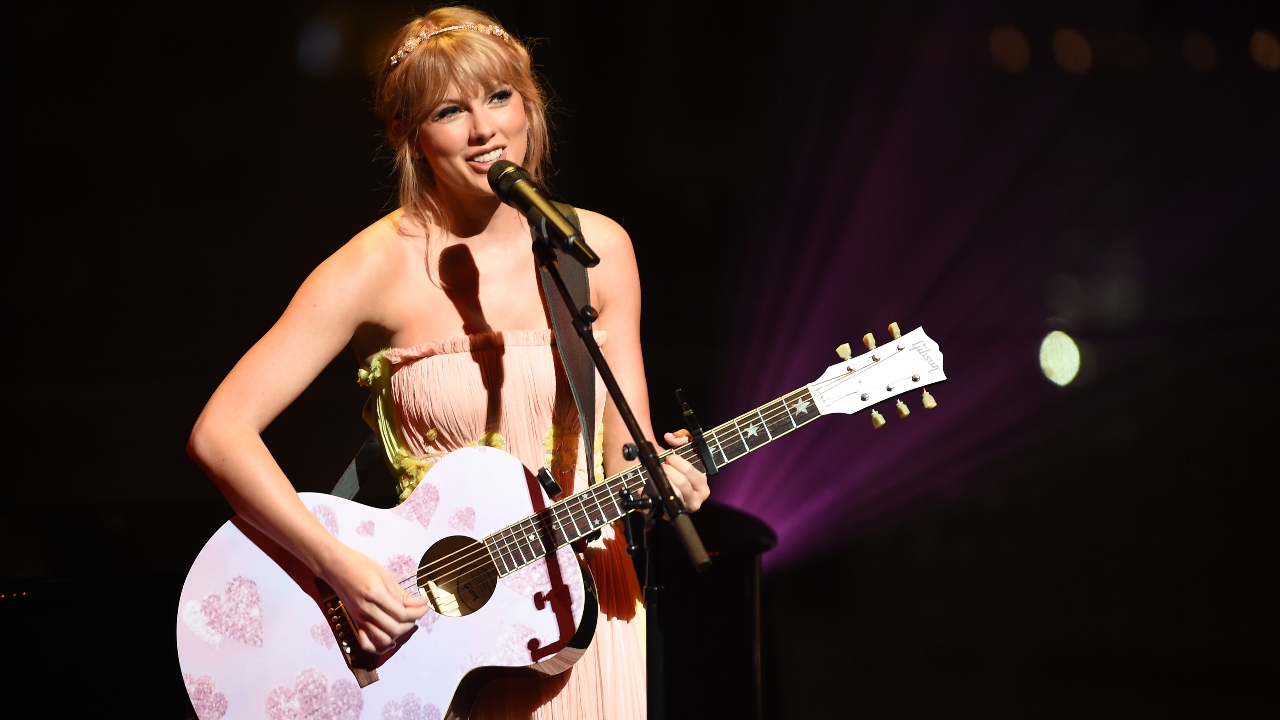 Taylor Swift to Perform at 2020 ACM Awards for First Time in 7 Years