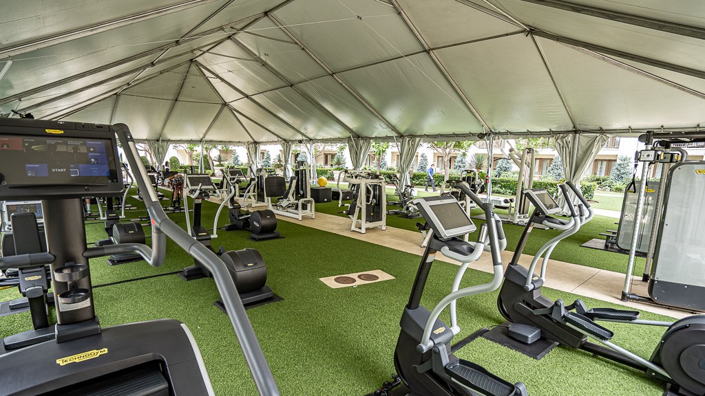 Outdoor shop gym tent