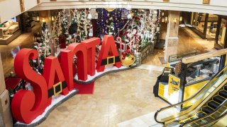 A Shopping Mall's 'Touchless Experience' With Santa Amid Pandemic