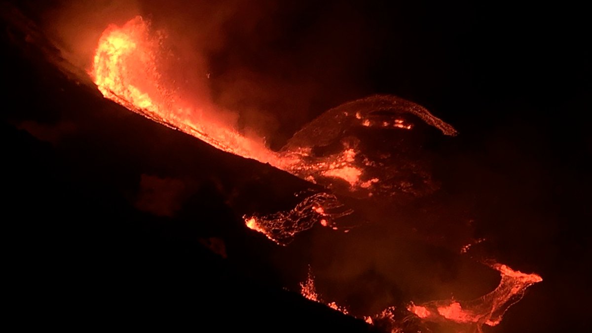 Volcano Erupts on Hawaii’s Big Island, Draws Crowds to Park NBC4