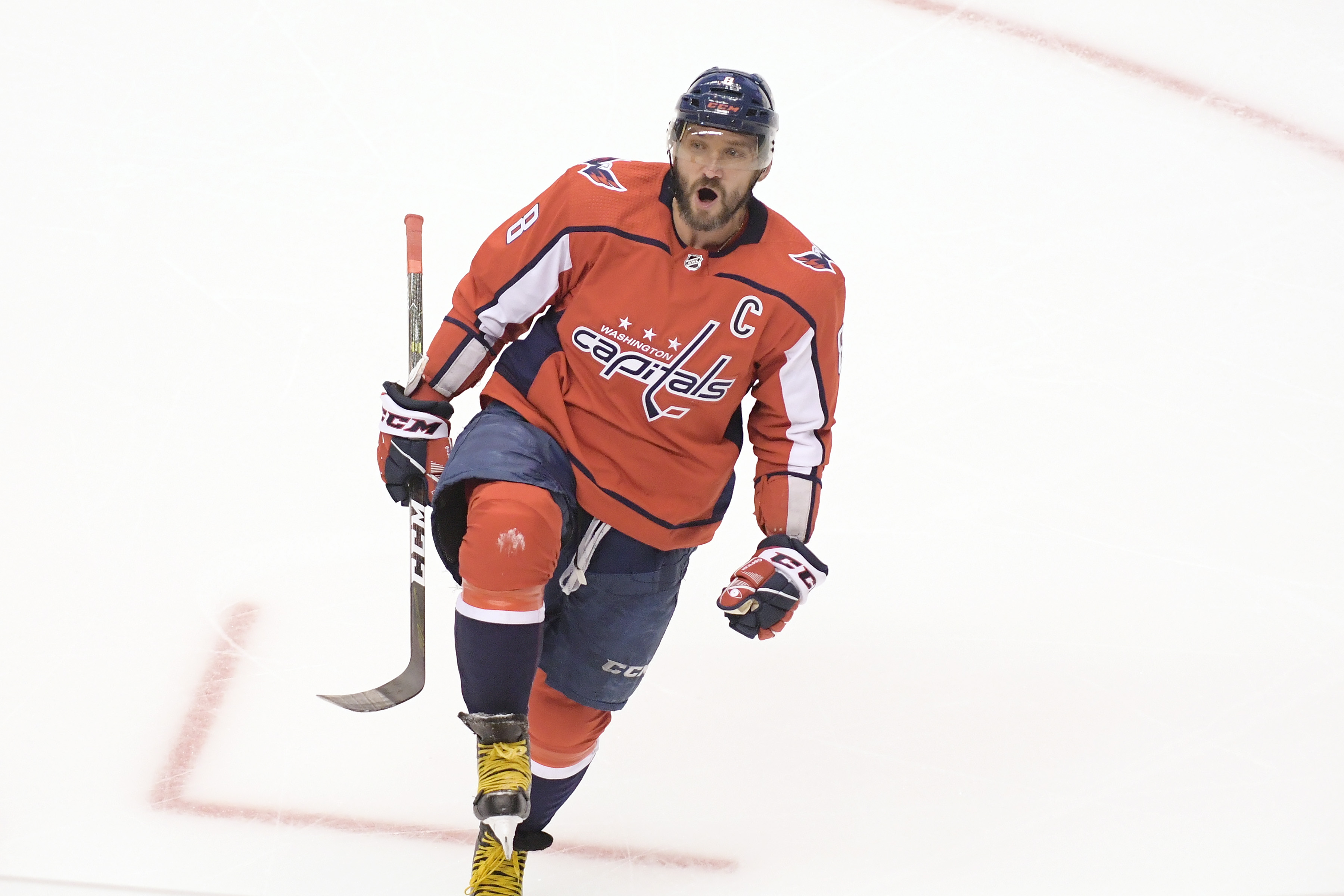 In The Loop: Sergei Ovechkin Goes Skating, Stephen Curry's Pregame Shenanigans