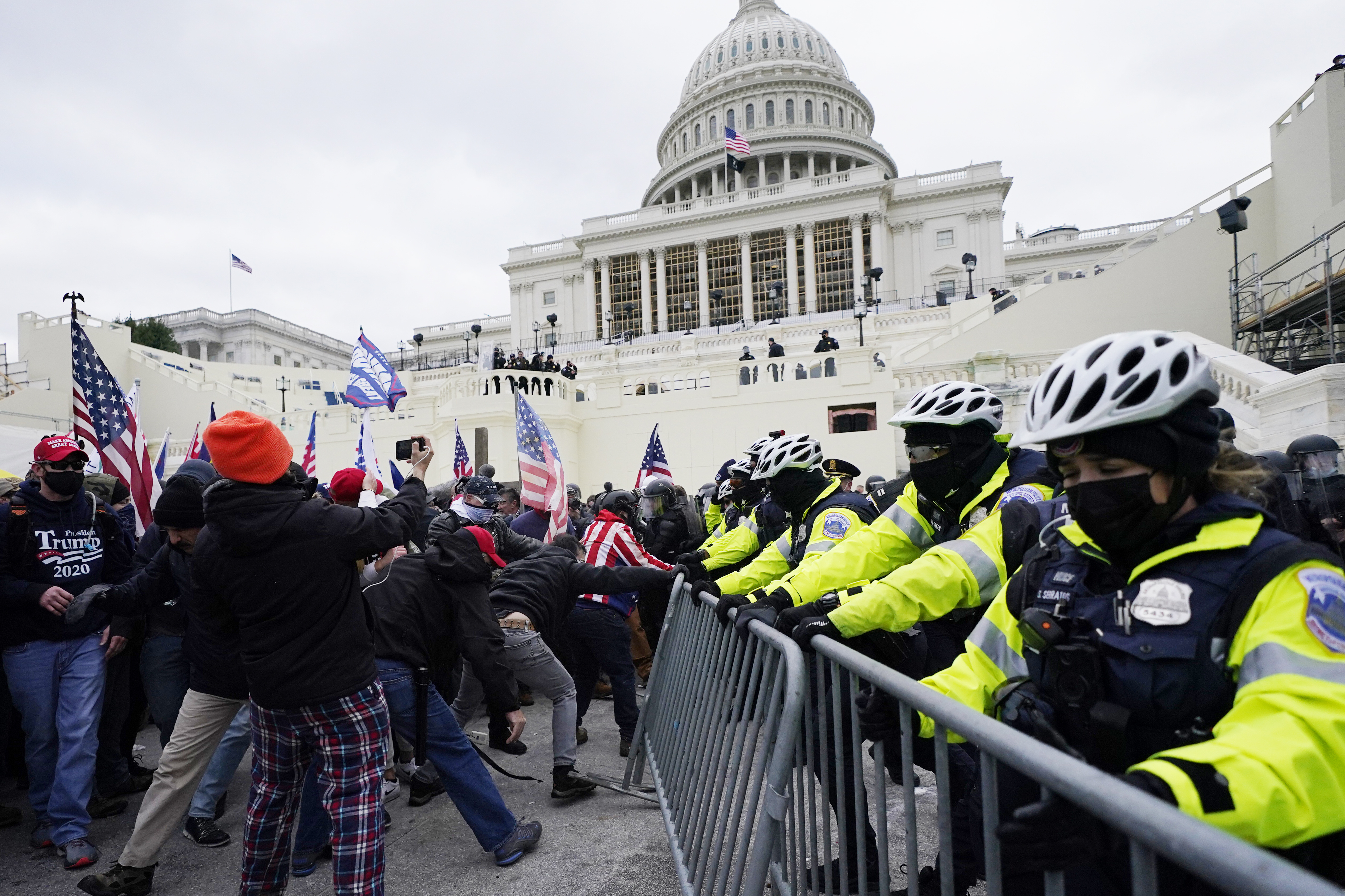 Митинги в америке. Штурм Капитолия в США 2021. Штурм Капитолия в Вашингтоне. Штурм Капитолия 6 января 2021. Конгресс США, Капитолий, Вашингтон.