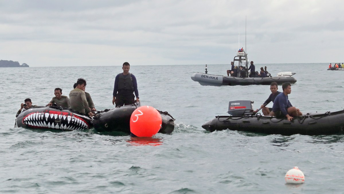 Divers Recover 'Black Box' From Crashed Indonesia Plane – NBC4 Washington - Vimarsana News