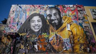 A mural depicting Kobe Bryant and his daughter Gianna.
