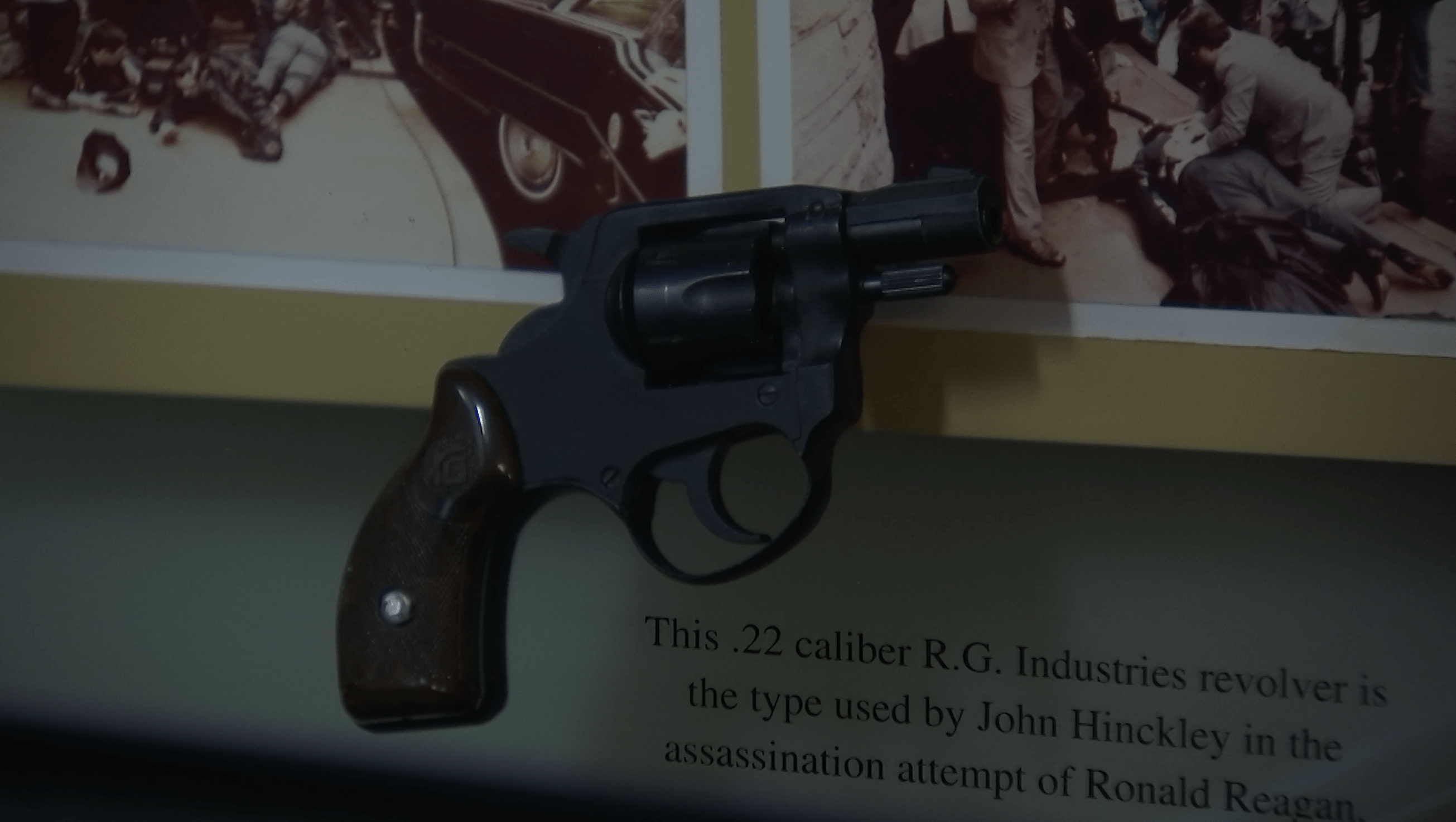 Ronald Reagan Gun 4 Photos Replica of Gun Used to Shoot Ronald Reagan in Assassination