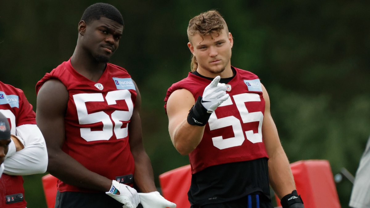 Cole Holcomb Embraces Leadership Role, Loves Jamin Davis' Progress - Vimarsana News