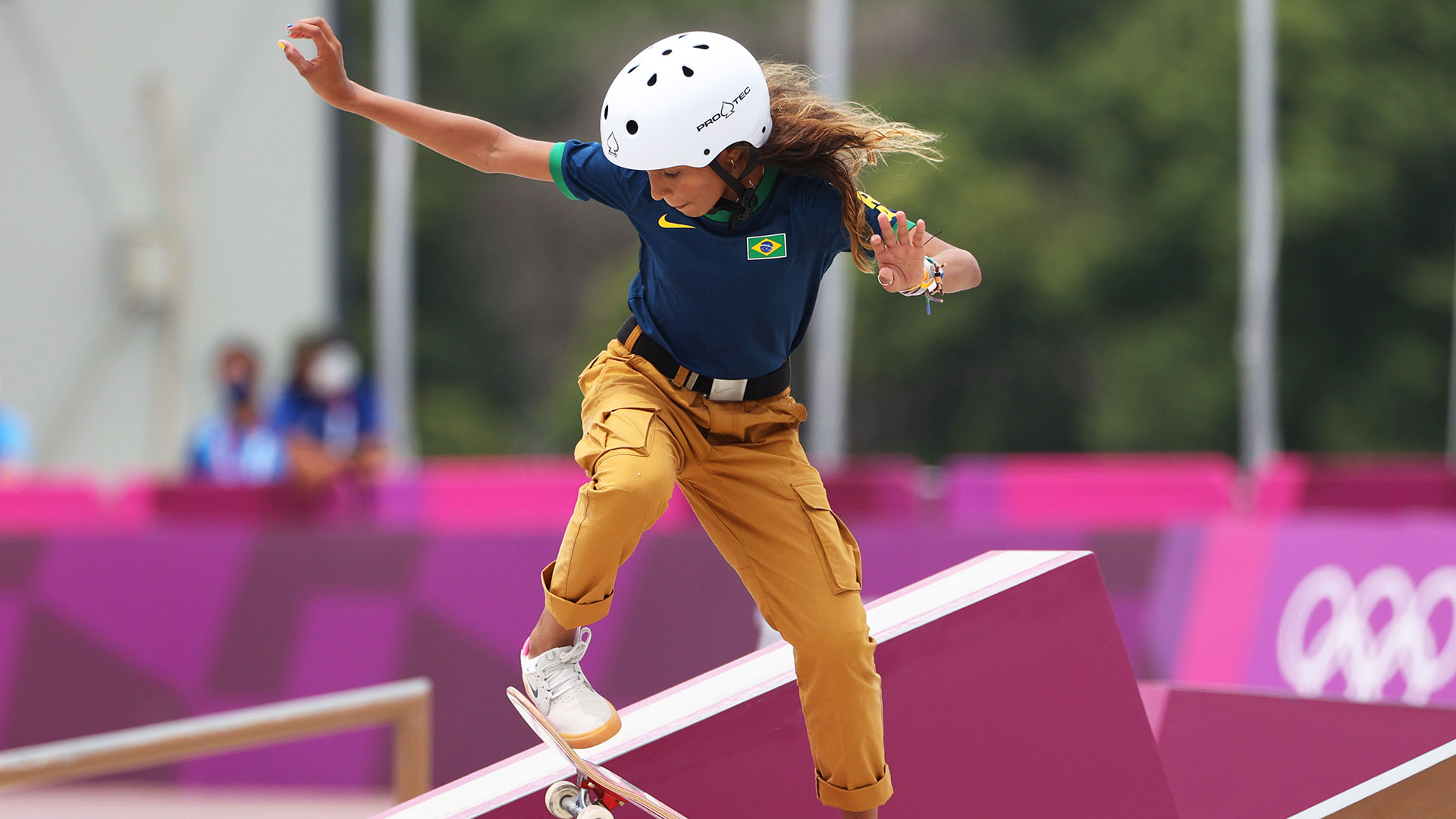 Pair of 13-Year-Olds Top Women's Olympic Street Skateboarding Podium