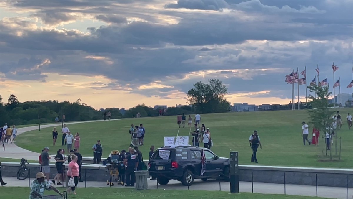 Authorities Investigate Car Crash at Washington Monument