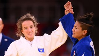 Kosovo's Distria Krasniqi celebrates winning the judo women's final versus Japan's Funa Tonaki 