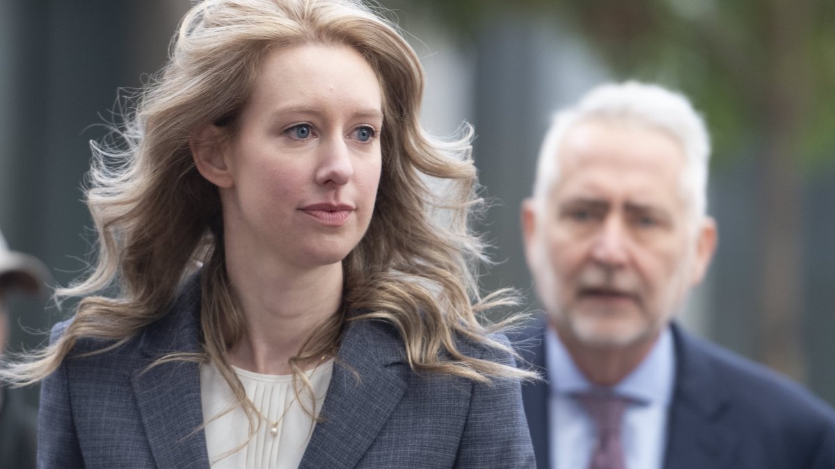 EXPLAINER: Why Elizabeth Holmes' Trial Hinges on Intent - Vimarsana News