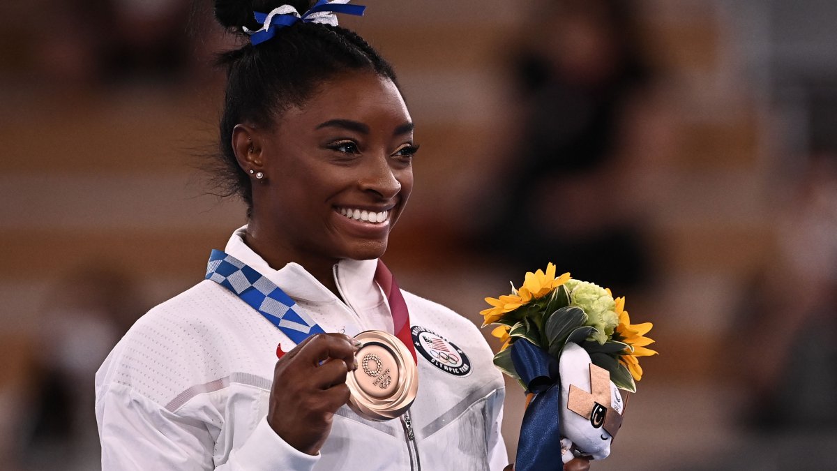 How Simone Biles’ Total Olympic Medal Count Compares to Records NBC4