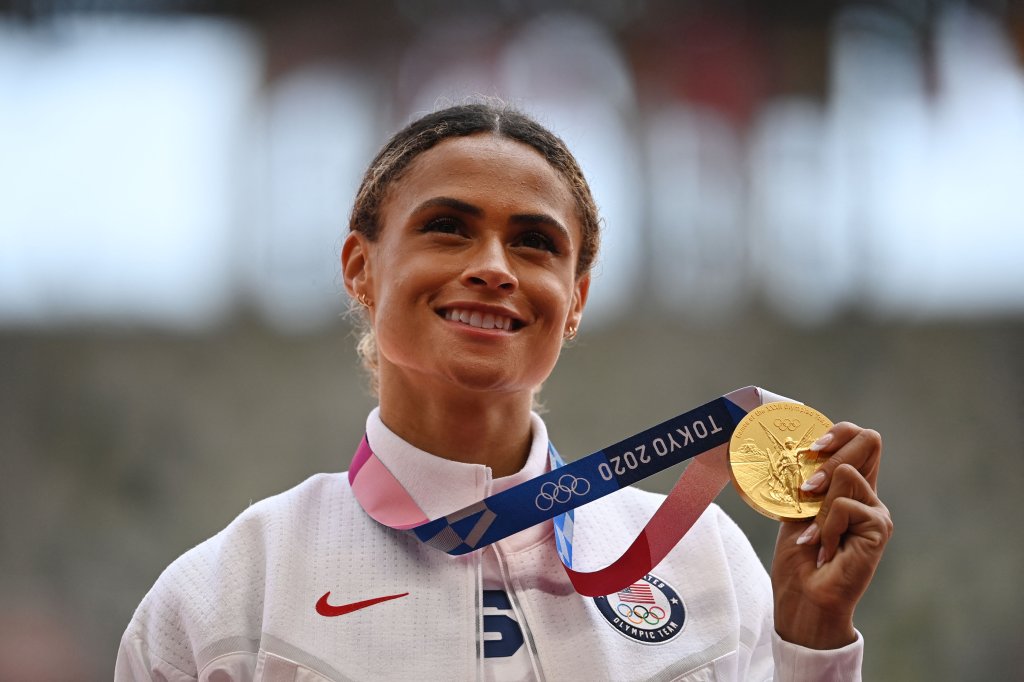 Gold medallist USA's Sydney Mclaughlin poses with her medal on the podium after the women's 400m hurdles event during the Tokyo 2020 Olympic Games at the Olympic Stadium in Tokyo, Japan on Aug. 4, 2021.