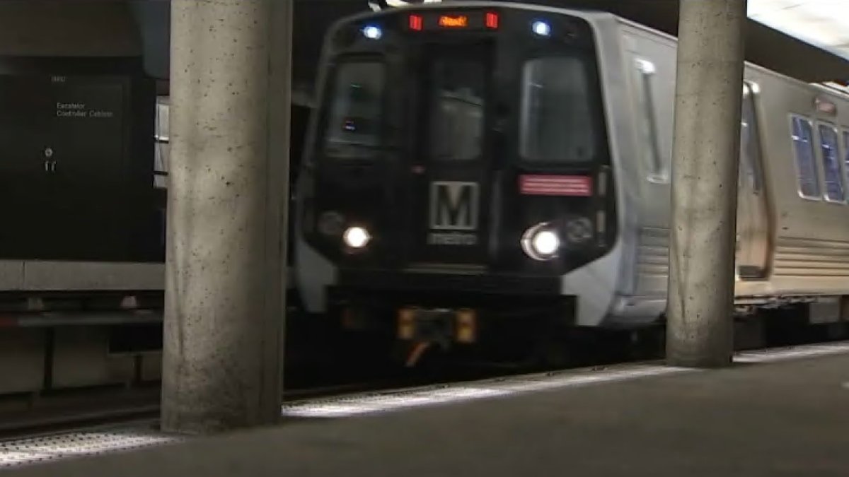 Metro train breaks down in Alexandria