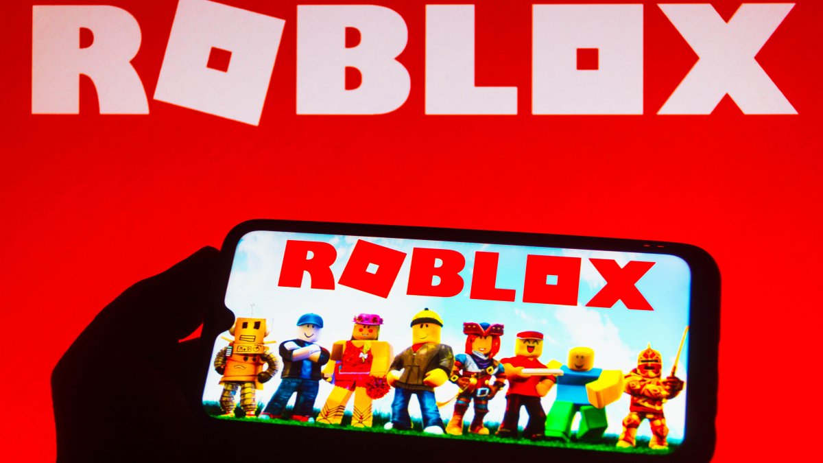 Experts, Users Warn About Explicit Content on Popular Gaming Platform Roblox  – NBC4 Washington