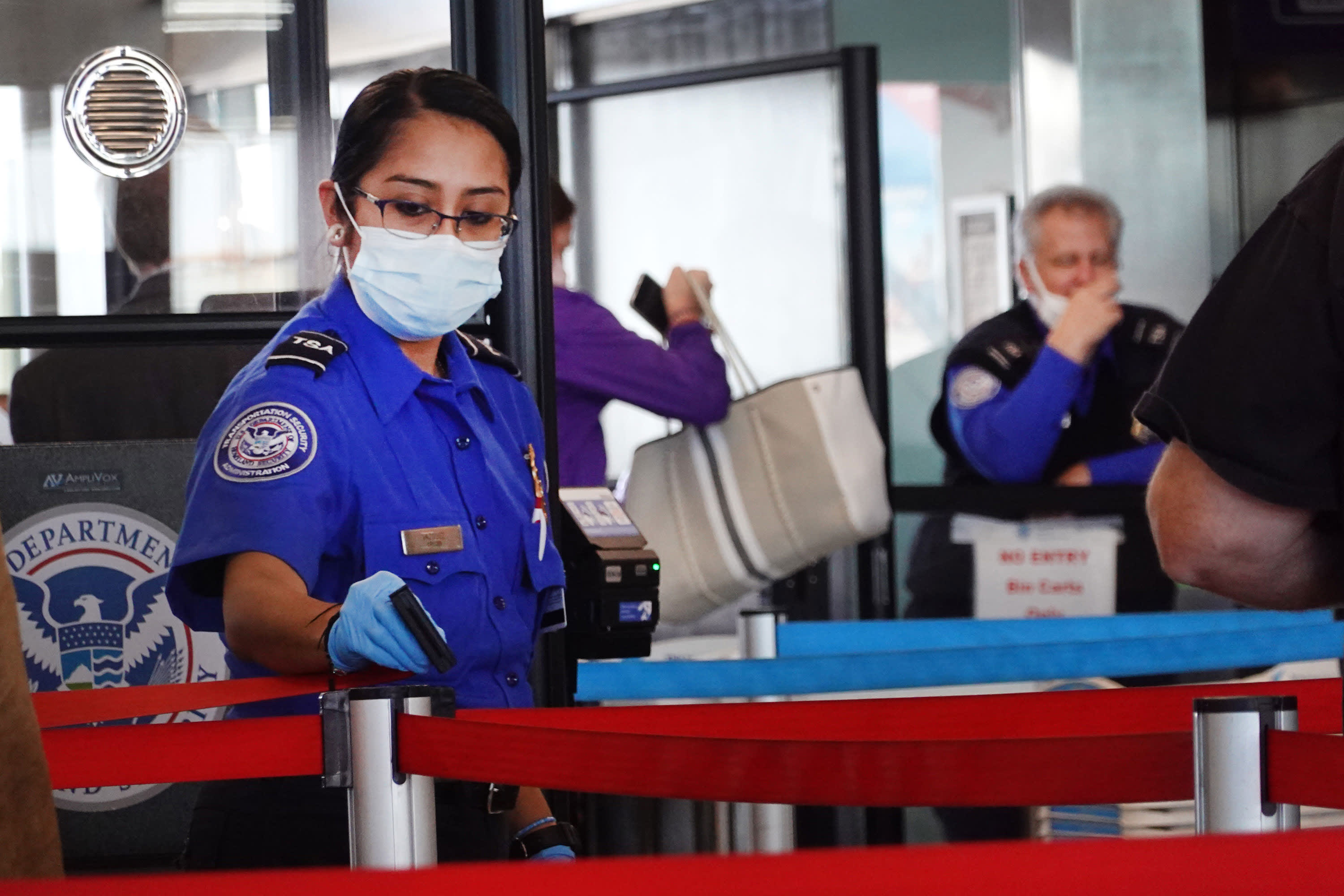 Airlines Ask White House to Lift Mask Mandate on Travel – NBC4 Washington
