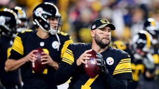 Ben Roethlisberger #7 of the Pittsburgh Steelers warms up before a game against the Chicago Bears at Heinz Field on November 08, 2021 in Pittsburgh, Pennsylvania.