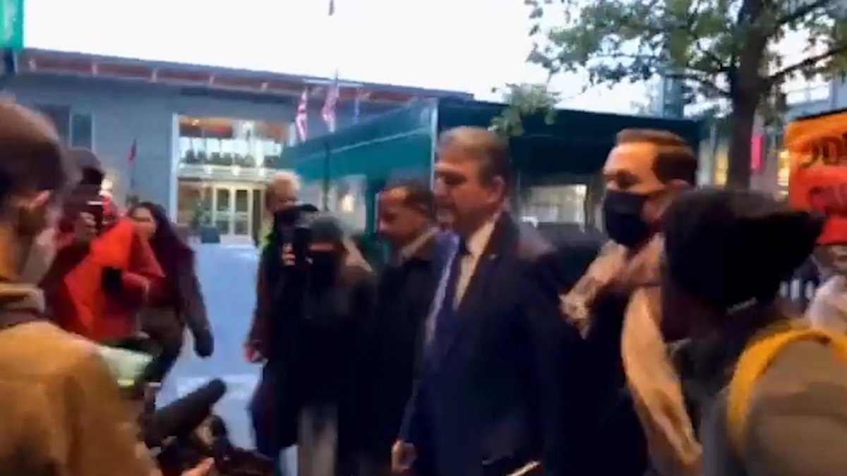 Climate Change Protesters Swarm Sen. Manchin in Southwest DC – NBC4 Washington - Vimarsana News