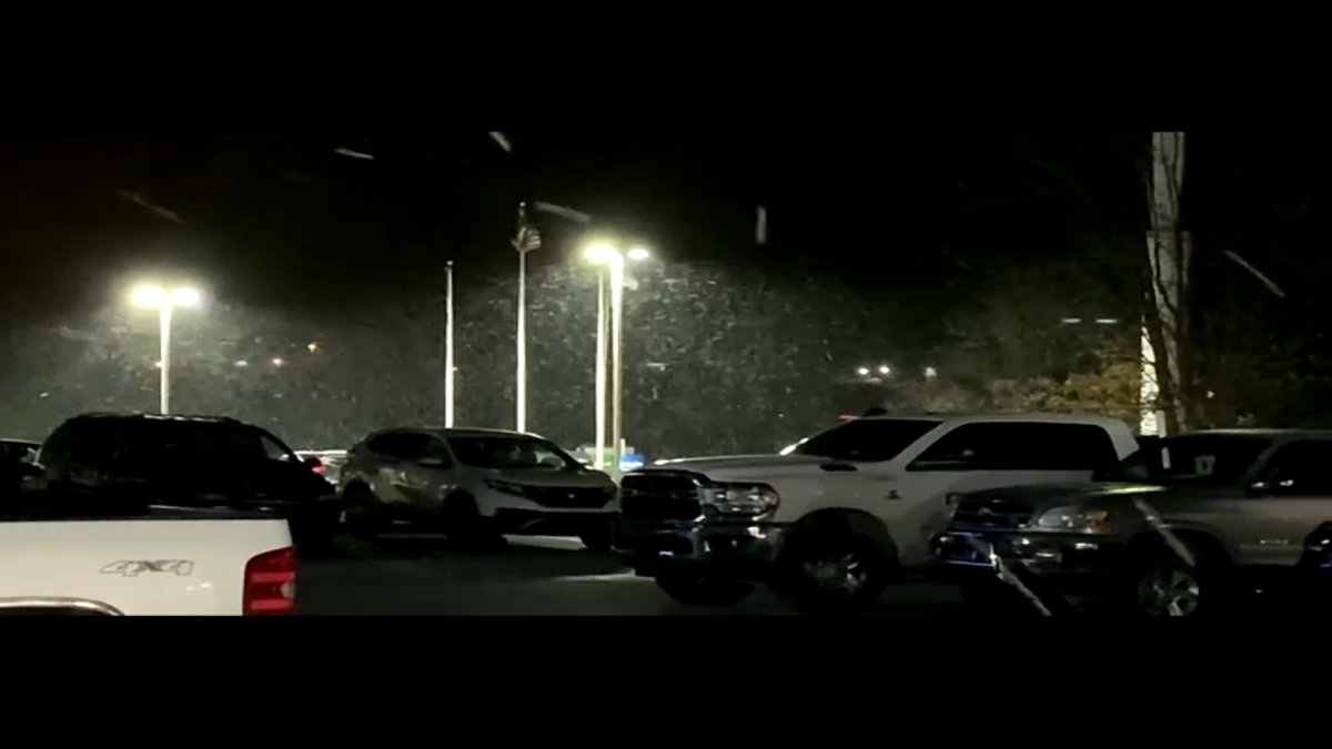 Photos: DC Area Celebrates 1st Snow of the Season – NBC4 Washington