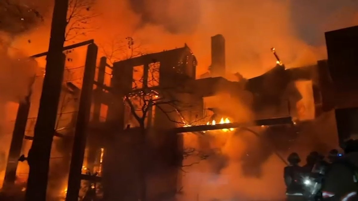 Ex-Virginia Gov. Robb, Wife Risked Themselves to Save Each Other From Fire, Daughters Say