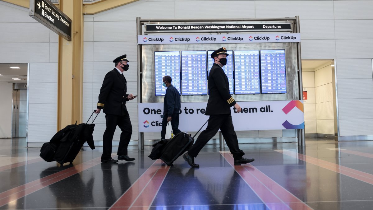 Two Top House Democrats Seek Review of Whether Airlines Used Covid Bailout Funds for Staff Buyouts - Vimarsana News