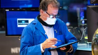 Traders on the floor of the NYSE, Jan. 18, 2022.