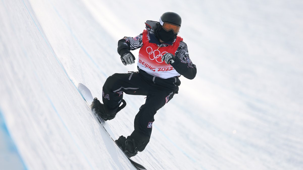 Shaun White, a 'Little Nervous,' Impresses in Halfpipe Qualifying