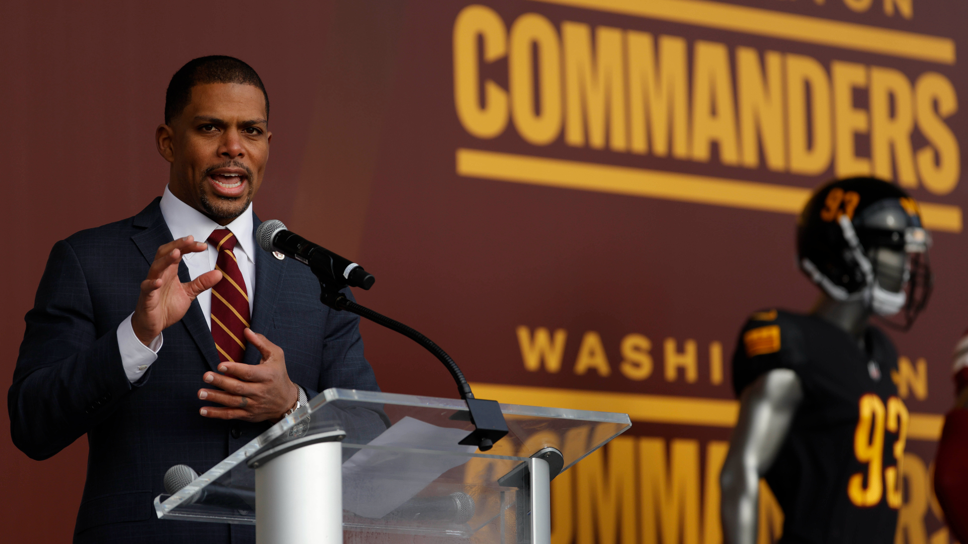 Jason Wright Says Commanders ‘Fits Well' With Washington's Old Fight Song