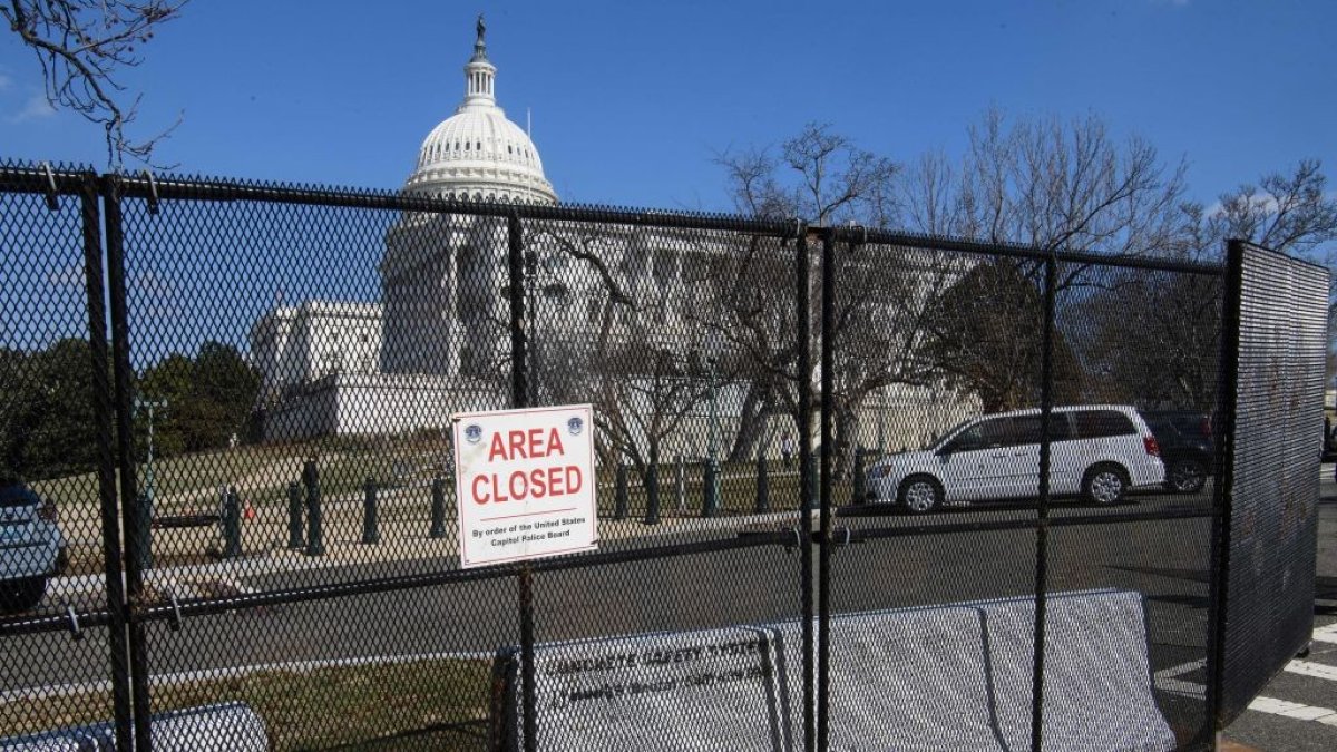 Capitol Fence Up, National Guard on Standby for State of Union – NBC4 ...