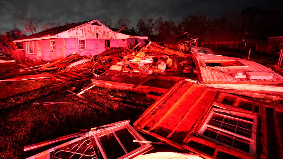 Girl on Respirator, In Wheelchair Rescued After Tornado Takes Family Home on 'Wizard of Oz' Ride - Vimarsana News