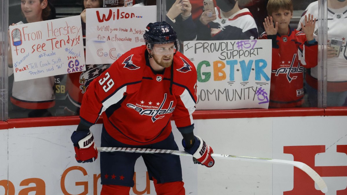 Anthony Mantha Awarded Capitals’ Postgame Axe, Dedicates It to Carl