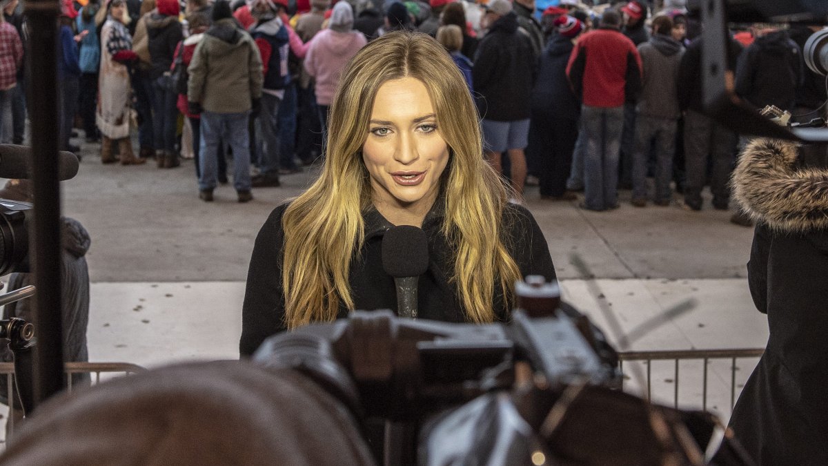 NBC News Reporter Interrupted by Ukrainian Child During Live Shot in  Refugee Camp – NBC4 Washington