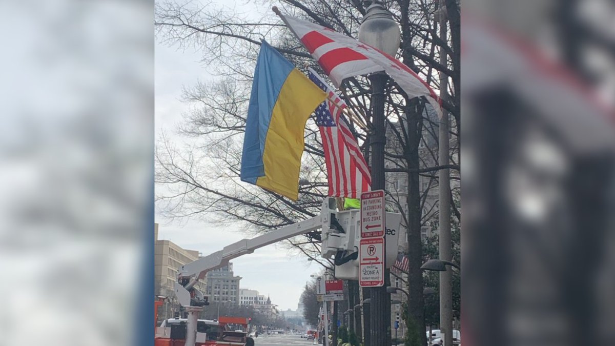 dc-flies-ukrainian-flags-between-white-house-and-us-capitol-nbc4