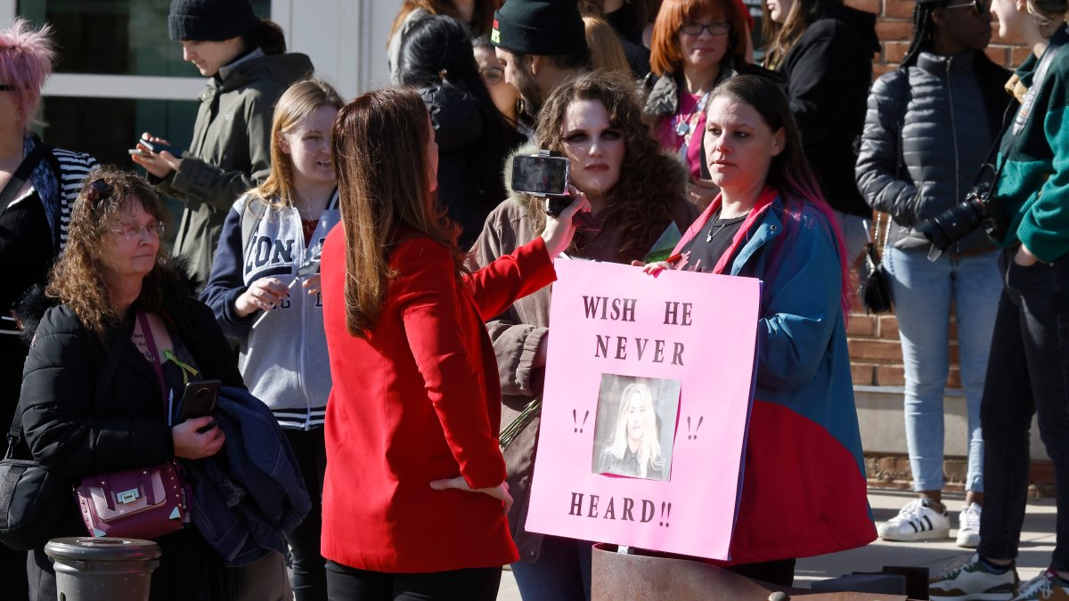 Johnny Depp Supporters Rally Amid Libel Case – NBC4 Washington - Vimarsana News
