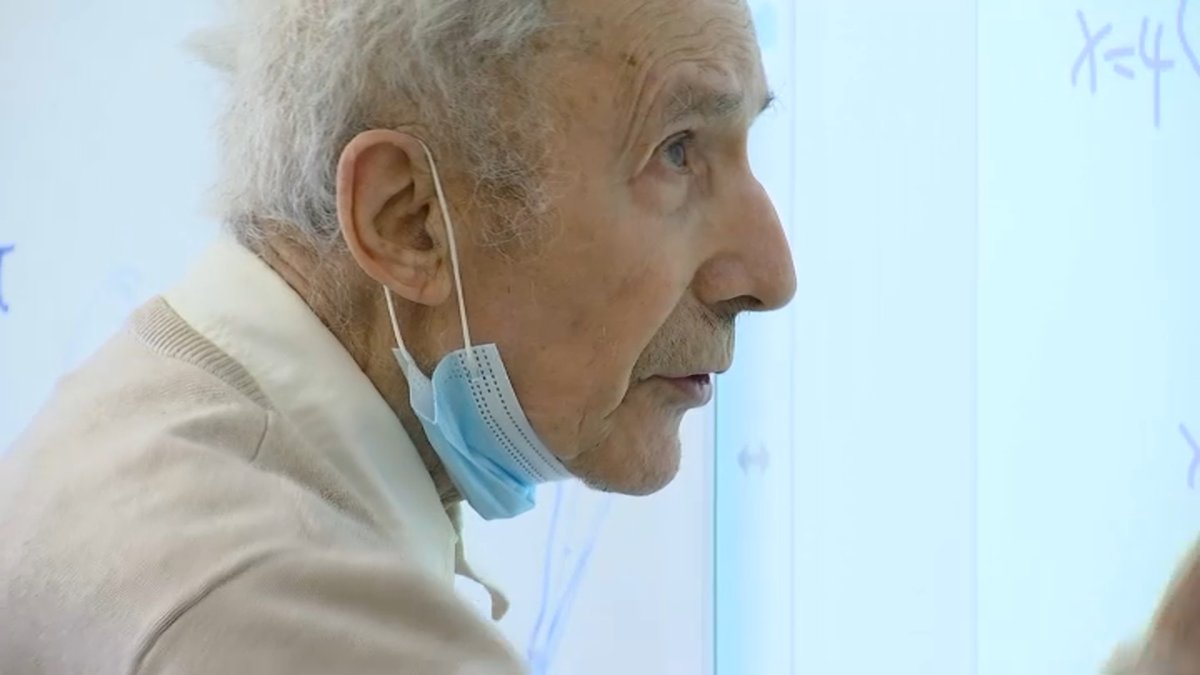 Virginia High School Celebrates Calculus Teacher's 90th Birthday - Vimarsana News